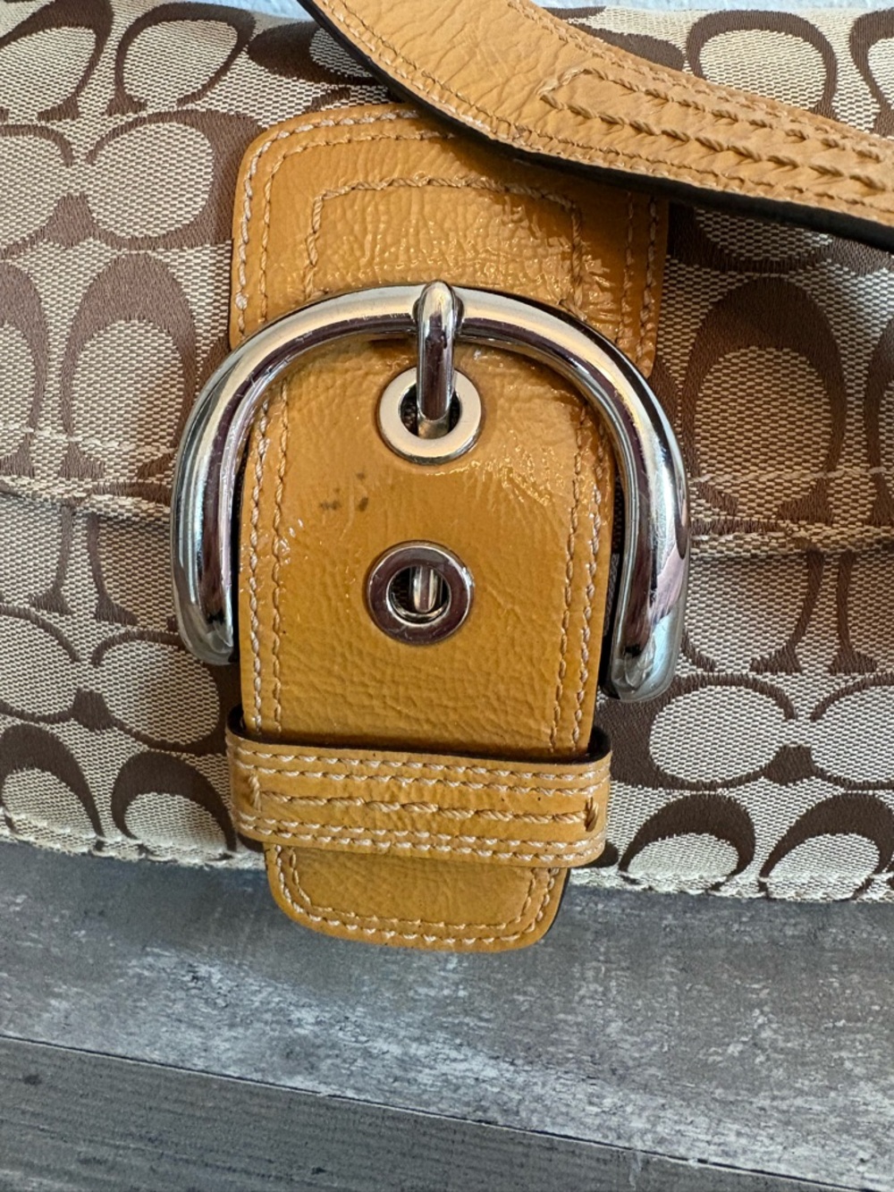 Coach Khaki Signature Canvas Shoulder Bag with Tan Buckle - Picture 4 of 9